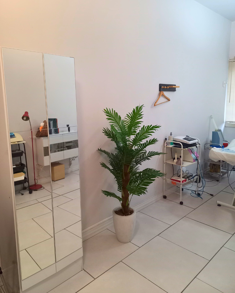 Dra. Cris Oliveira Biomédica Esteta