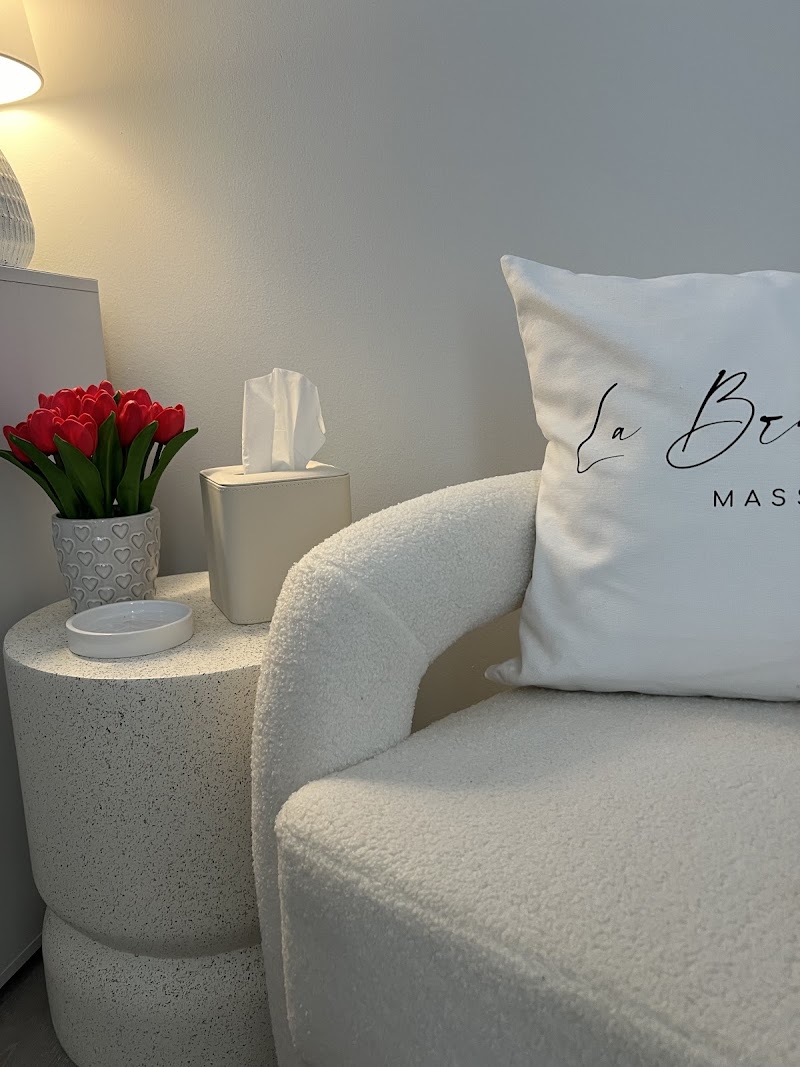 LaBrasileira – Massage LLC