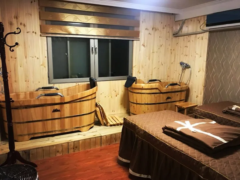 Monica massage spa